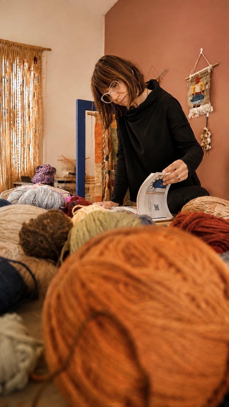 Jihen, the weaver, in her studio